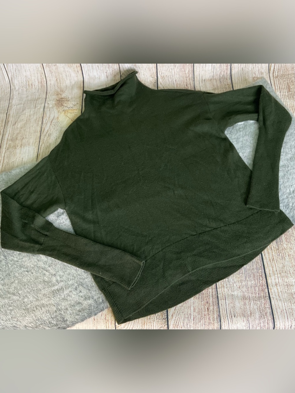 Aritzia Wilfred Green 100% Merino Wool Turtleneck Sweater Size M